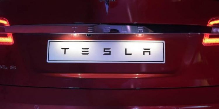 Tesla Pushes Forward on Autonomous Driving