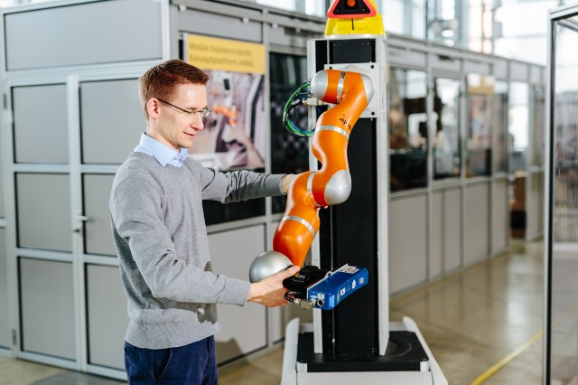 Kolaborasi Manusia dan Robot